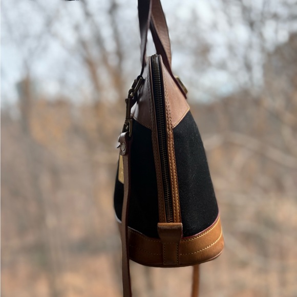 Dooney & Bourke Cabriolet Domed Zip-Zip Satchel | A57069 | Like-New Condition - Picture 4 of 16